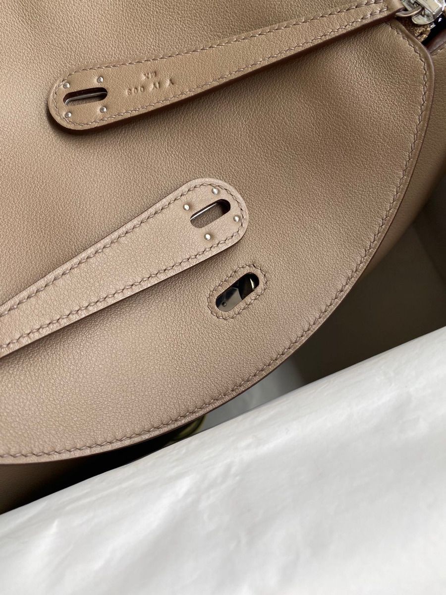 Hermes Lindy 30 Handmade Bag In Taupe Swift Calfskin - Image 7