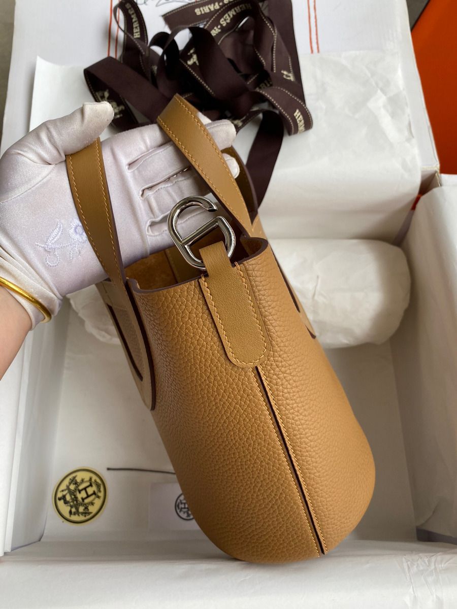 Hermes In The Loop 18 Handmade Bag in Biscuit Clemence Leather - Image 3