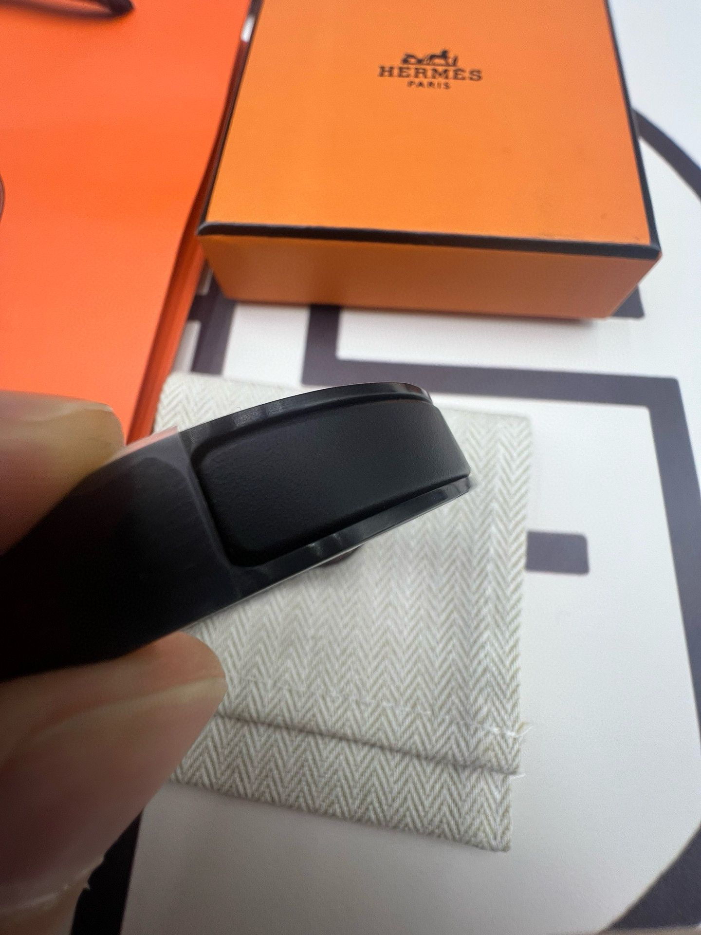 Hermes So Black Enamel Clic HH Bracelet - Image 9