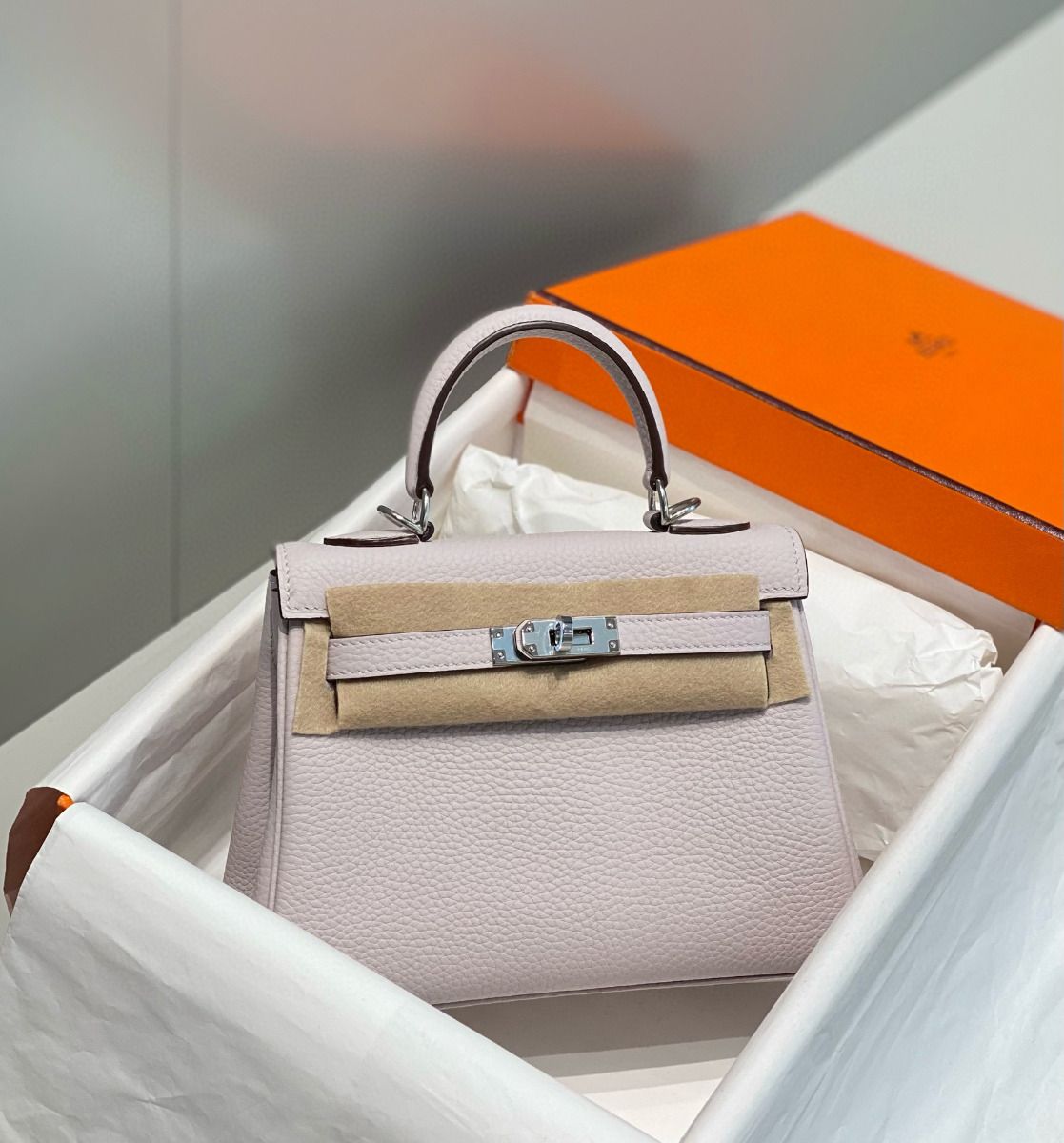 Hermes Kelly 20cm Bag In Mauve Pale Clemence Leather PHW - Image 3