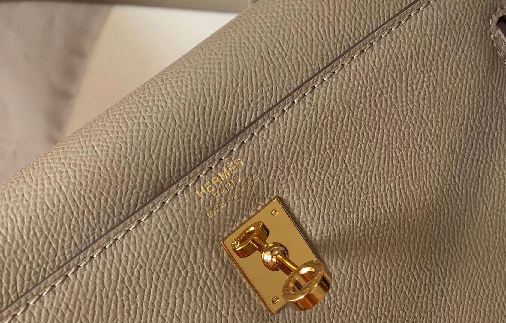 Hermes Kelly 25cm Sellier Bag In Tourterelle Epsom Leather - Image 7