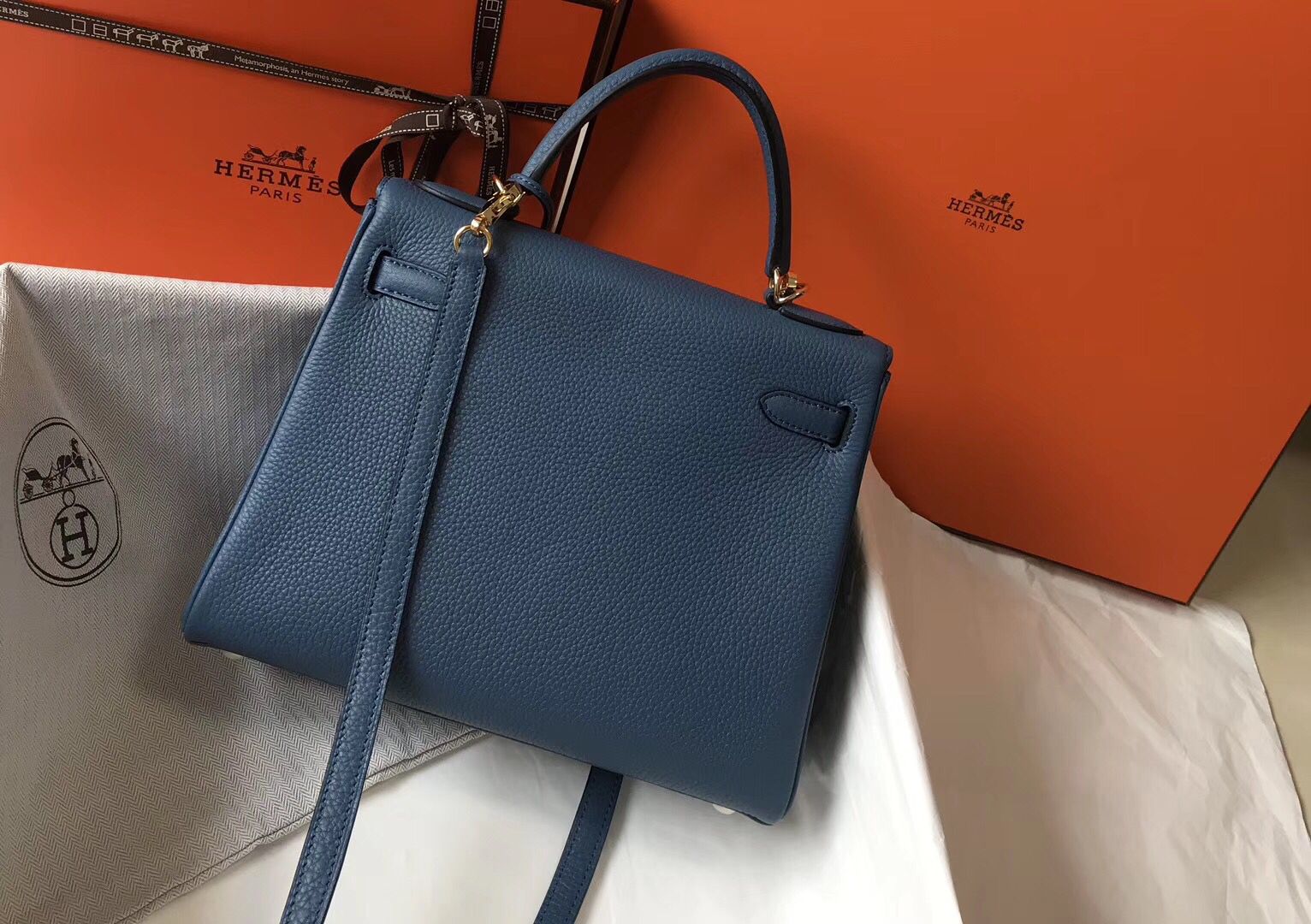 Hermes Kelly 28cm Bag In Blue Agate Clemence Leather GHW - Image 3
