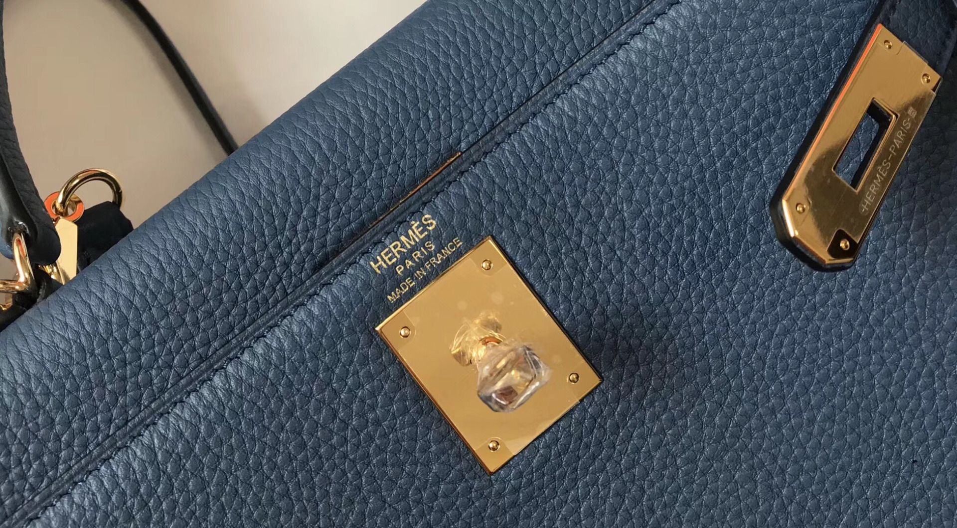 Hermes Kelly 28cm Bag In Blue Agate Clemence Leather GHW - Image 5