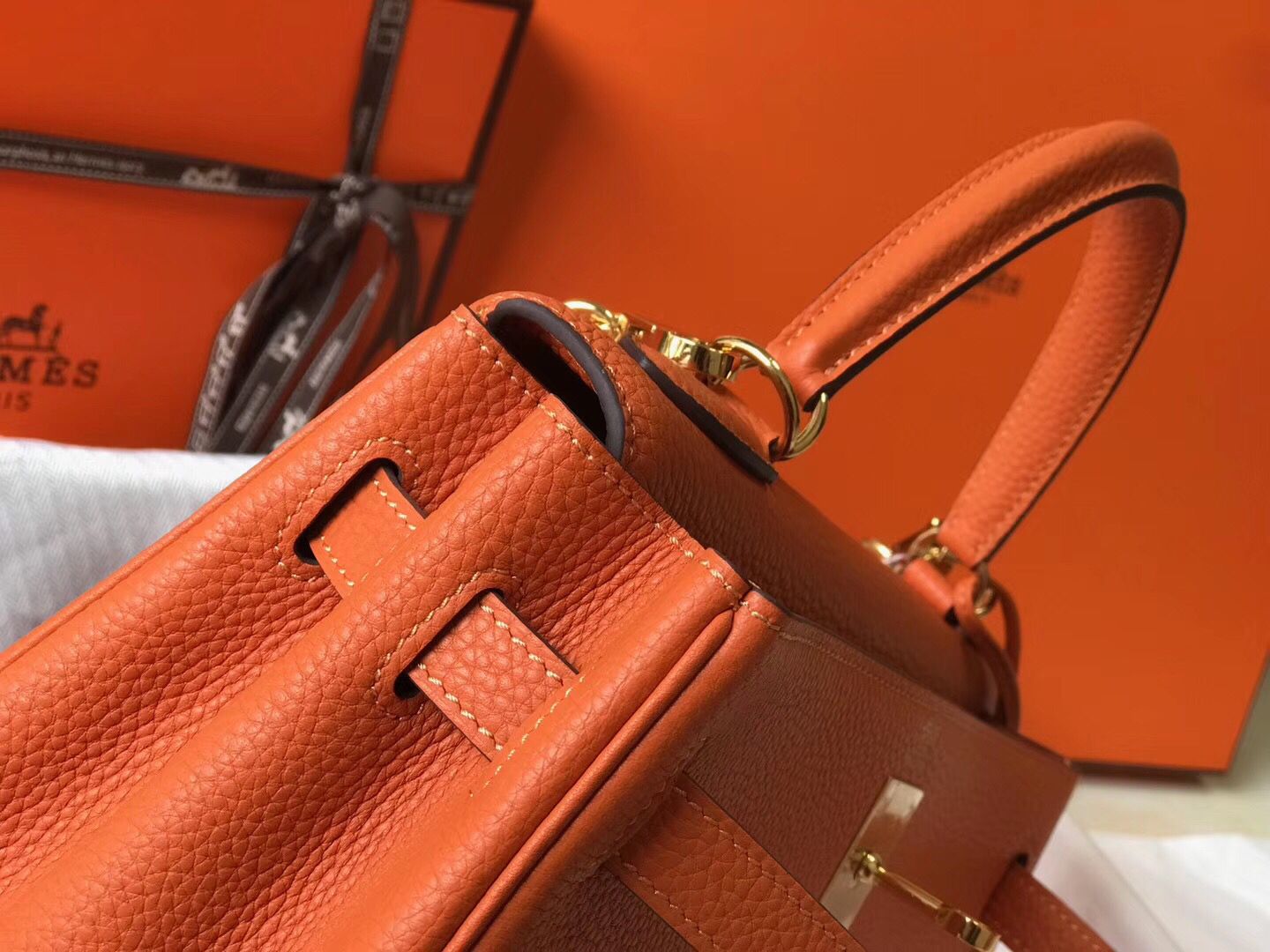 Hermes Kelly 28cm Bag In Orange Clemence Leather GHW - Image 7