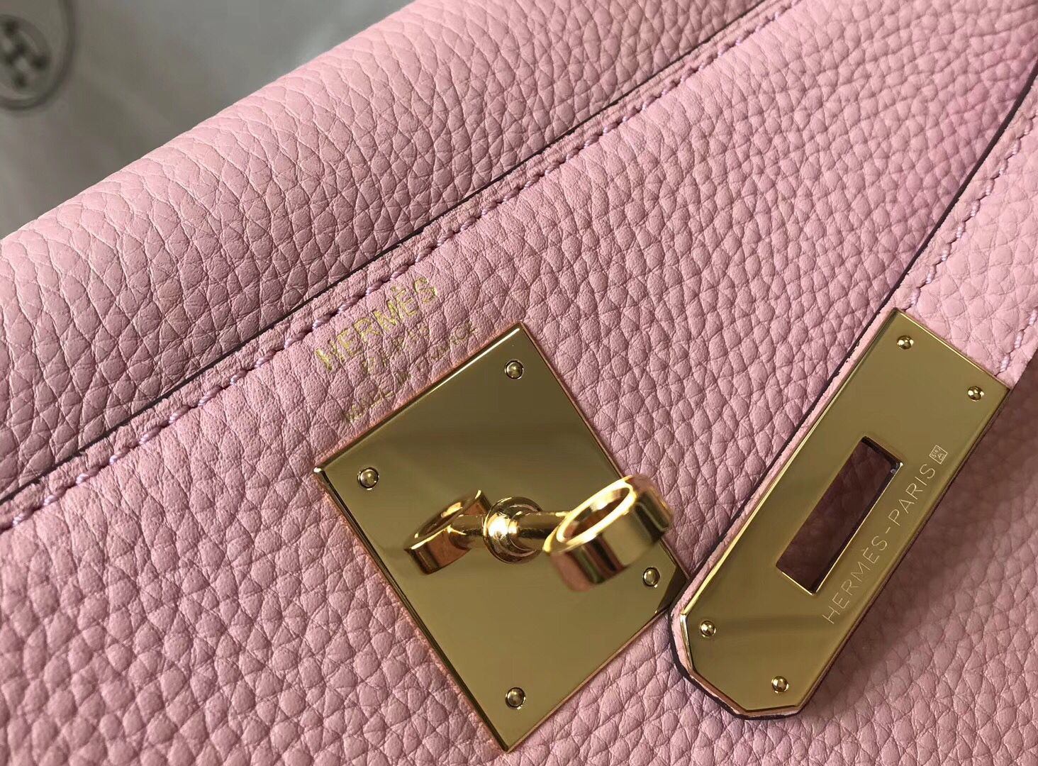 Hermes Kelly 28cm Bag In Pink Clemence Leather GHW - Image 6