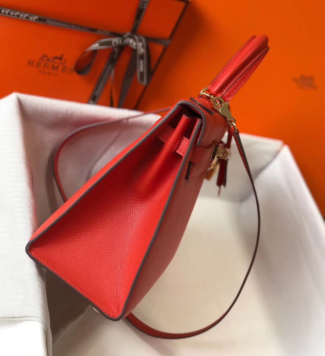 Hermes Kelly 28cm Bag In Red Epsom Leather GHW - Image 4