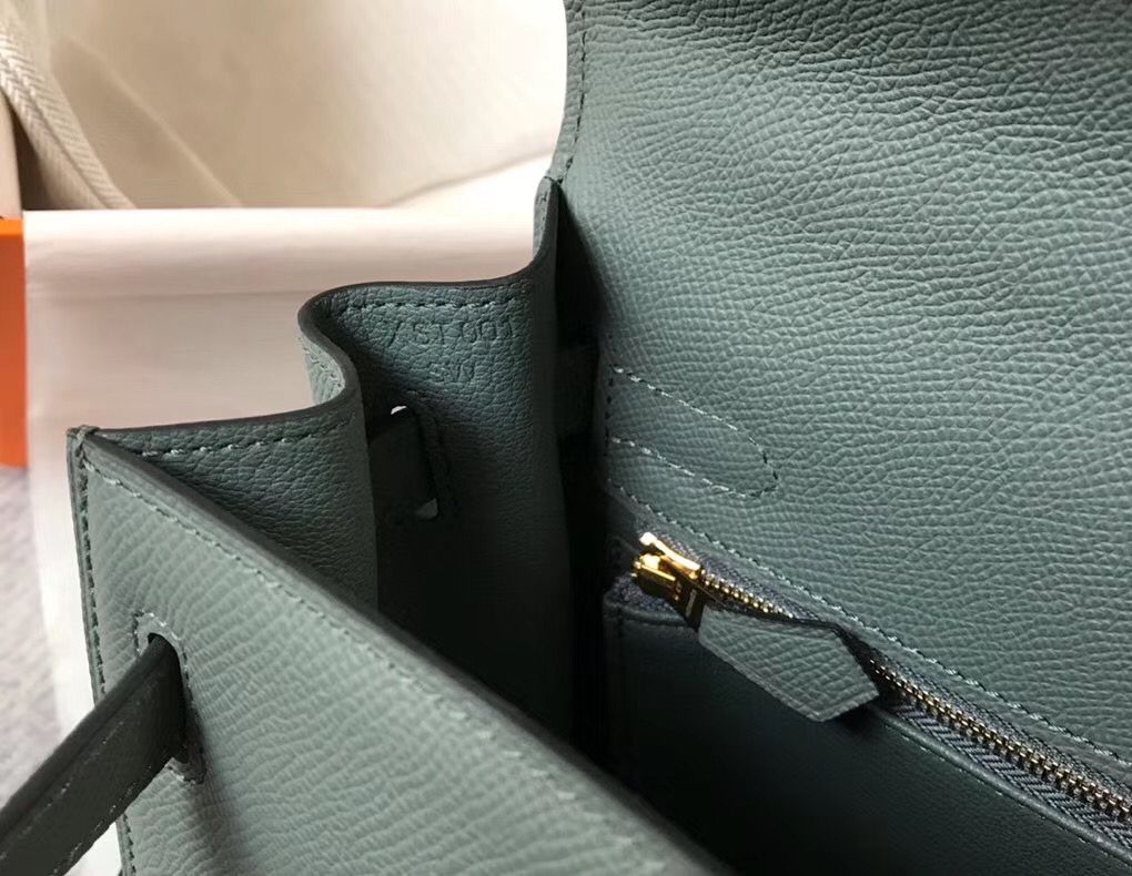 Hermes Kelly 28cm Bag In Vert Amande Epsom Leather GHW - Image 8