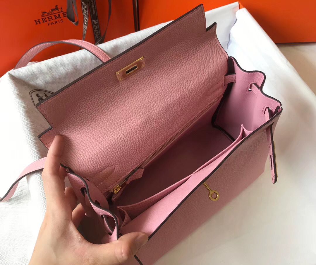 Hermes Kelly 32cm Bag In Pink Clemence Leather GHW - Image 4