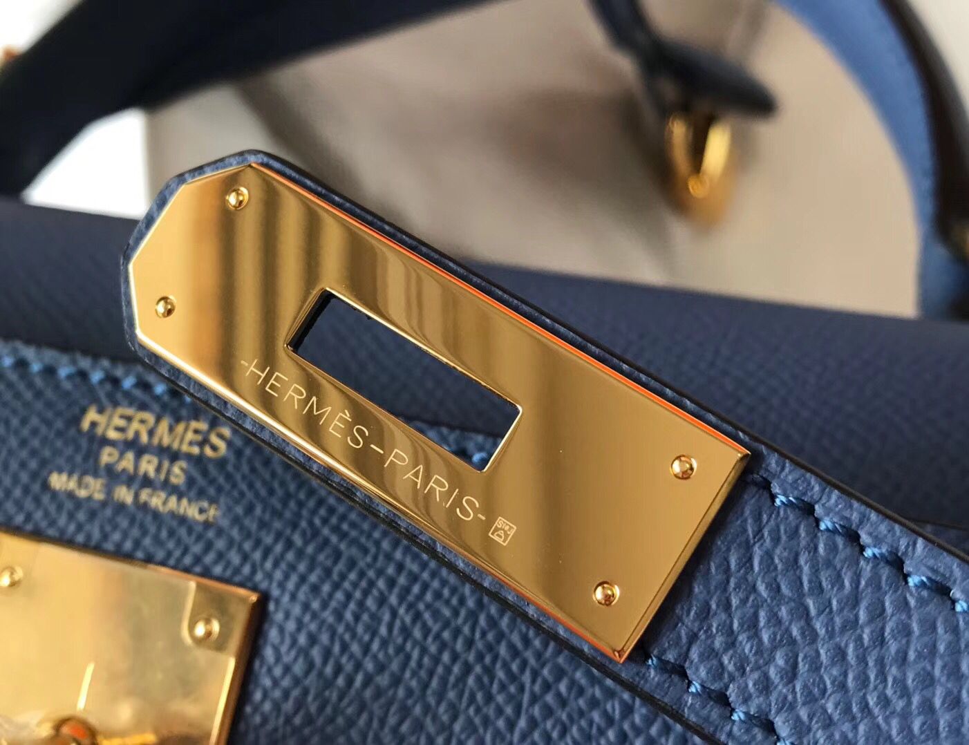 Hermes Kelly 32cm Bag In Blue Agate Epsom Leather GHW - Image 8