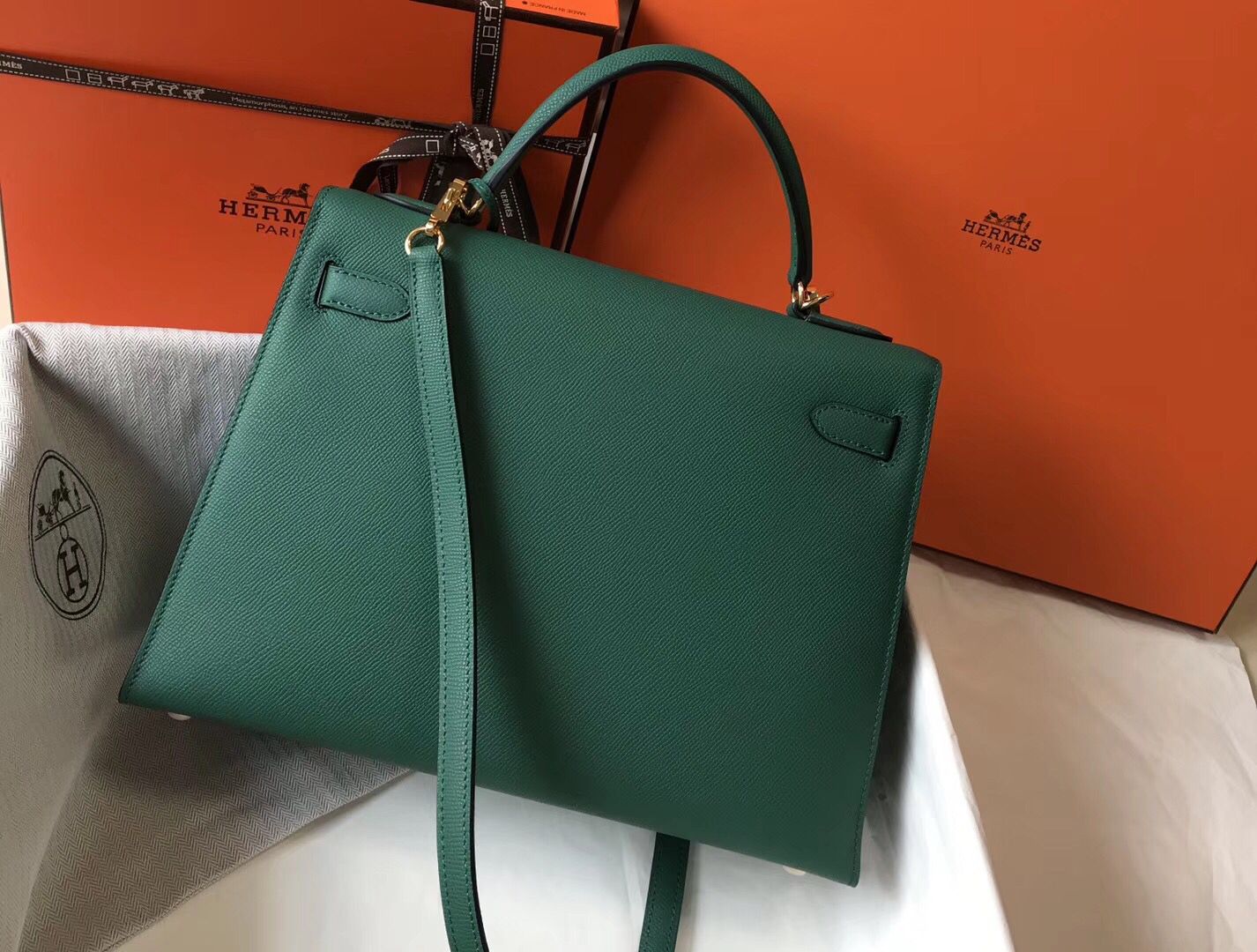 Hermes Kelly 32cm Bag In Vert Vertigo Epsom Leather GHW - Image 3