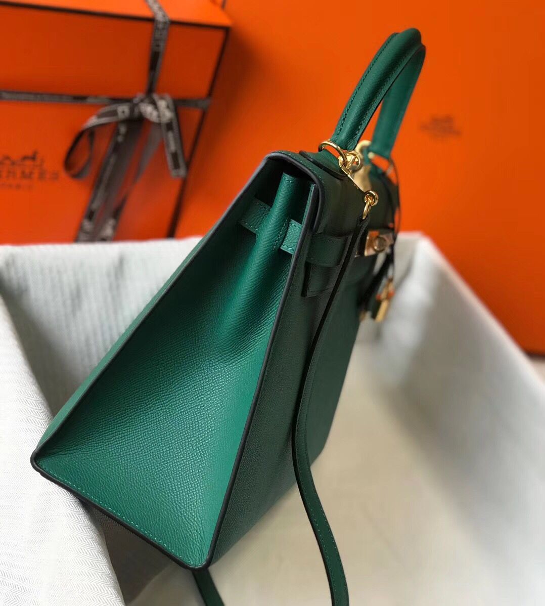 Hermes Kelly 32cm Bag In Vert Vertigo Epsom Leather GHW - Image 4