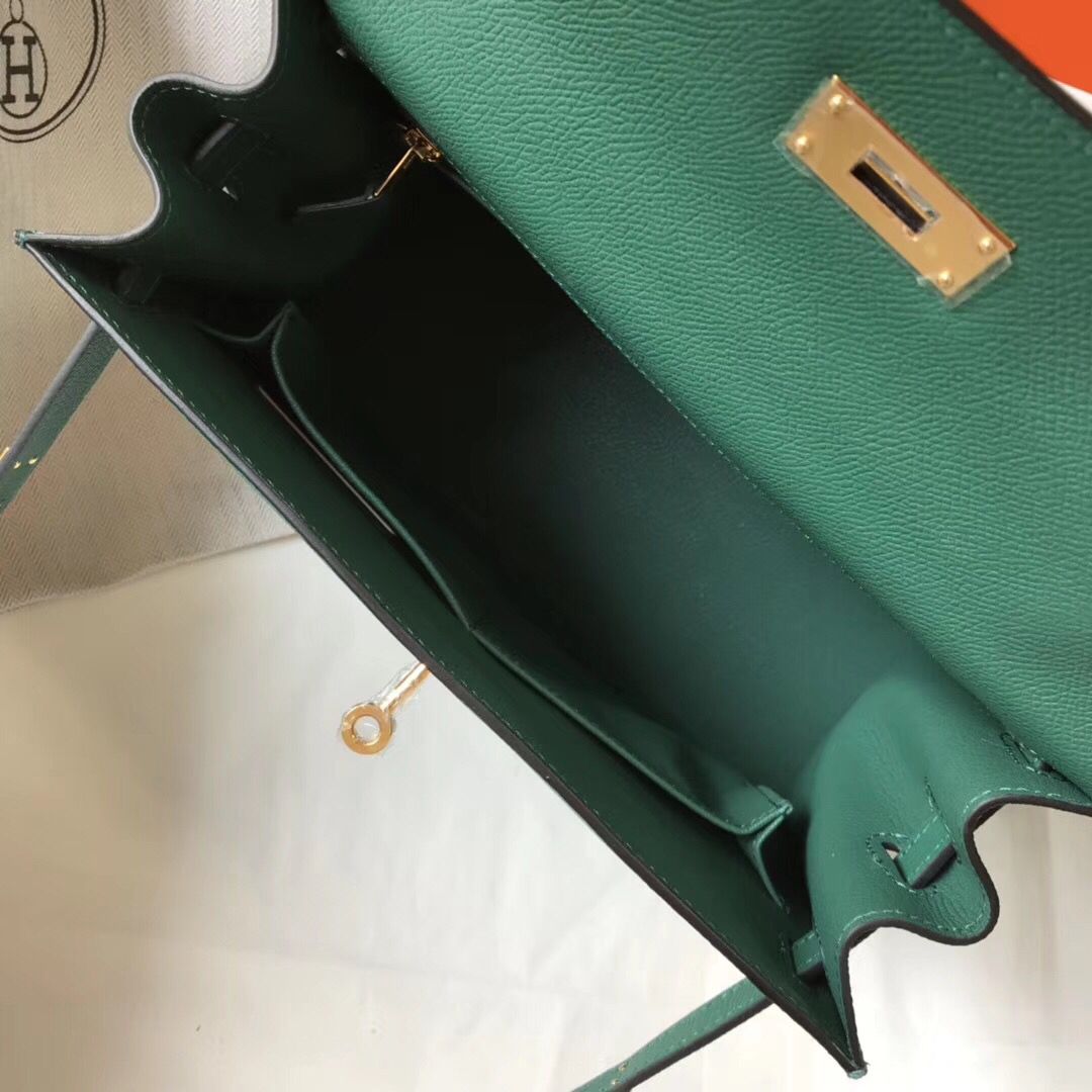 Hermes Kelly 32cm Bag In Vert Vertigo Epsom Leather GHW - Image 9