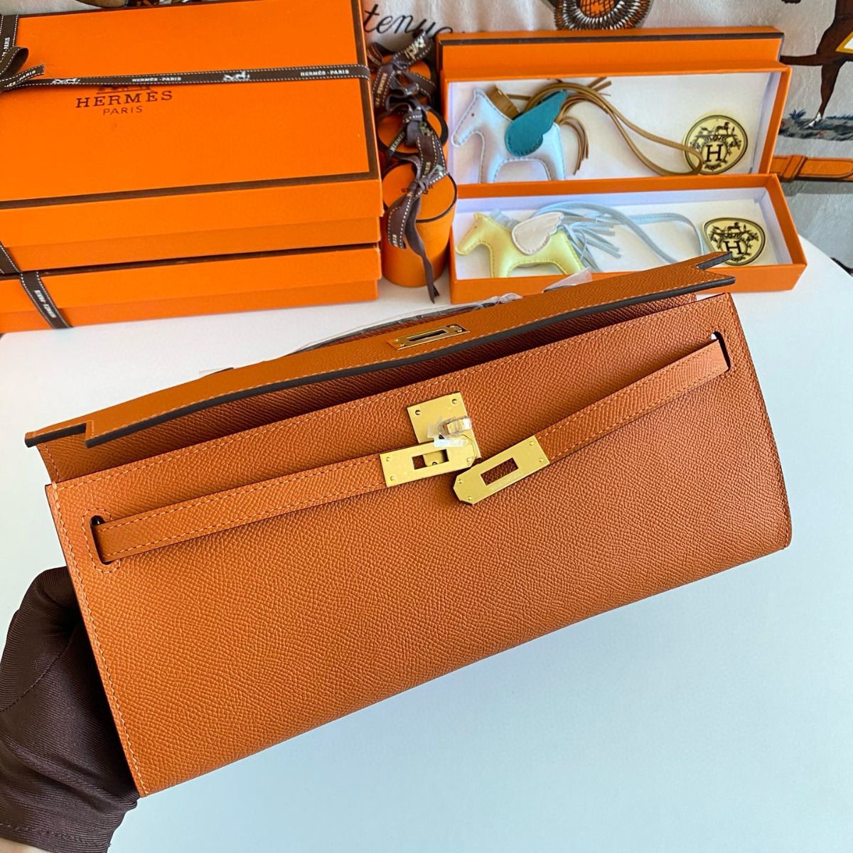Hermes Kelly Cut Handmade Bag in Orange Epsom Calfskin - Image 8