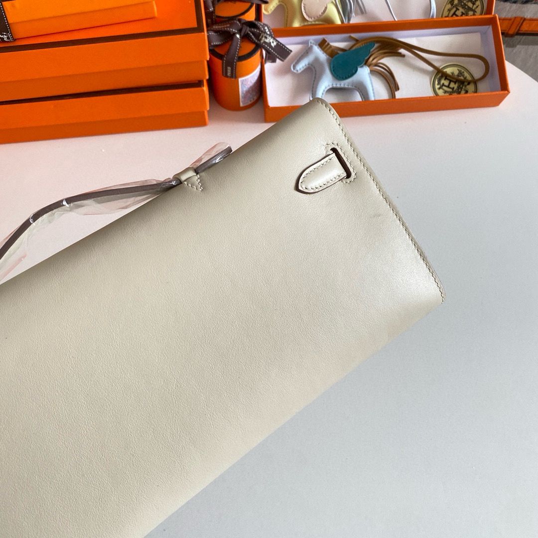 Hermes Kelly Cut Handmade Bag in Craie Swift Leather - Image 4