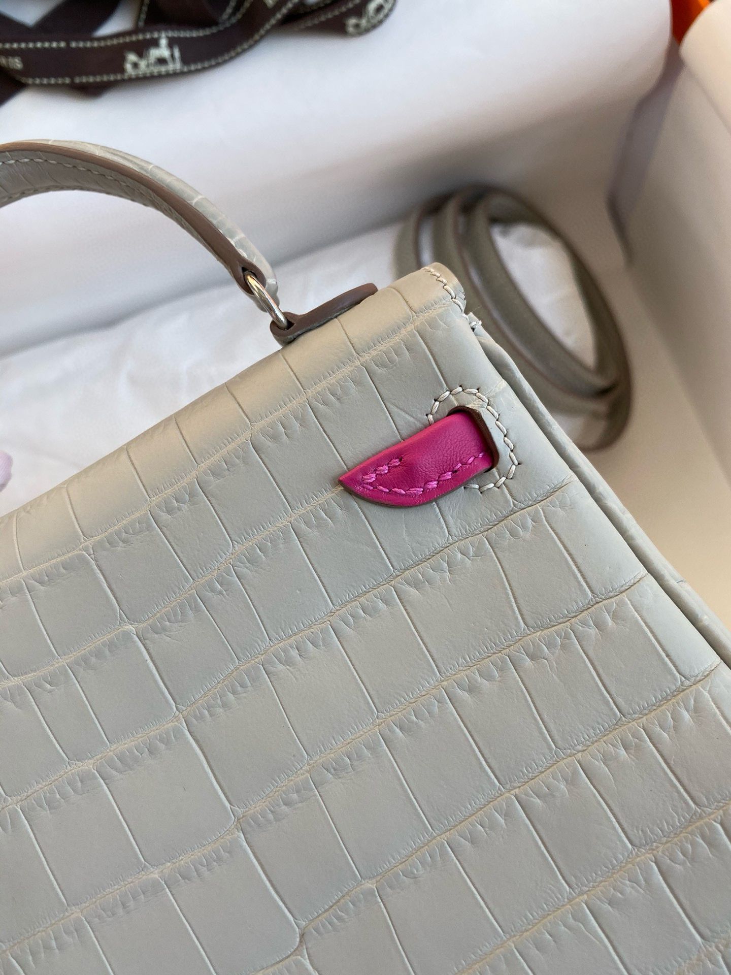 Hermes Kelly Doll Bag in Pearl Grey Matte Alligator Leather - Image 8