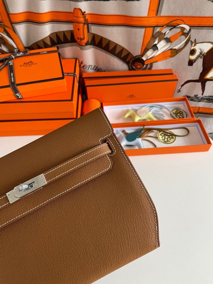 Hermes Kelly Depeches 25 Pouch in Gold Epsom Calfskin - Image 4