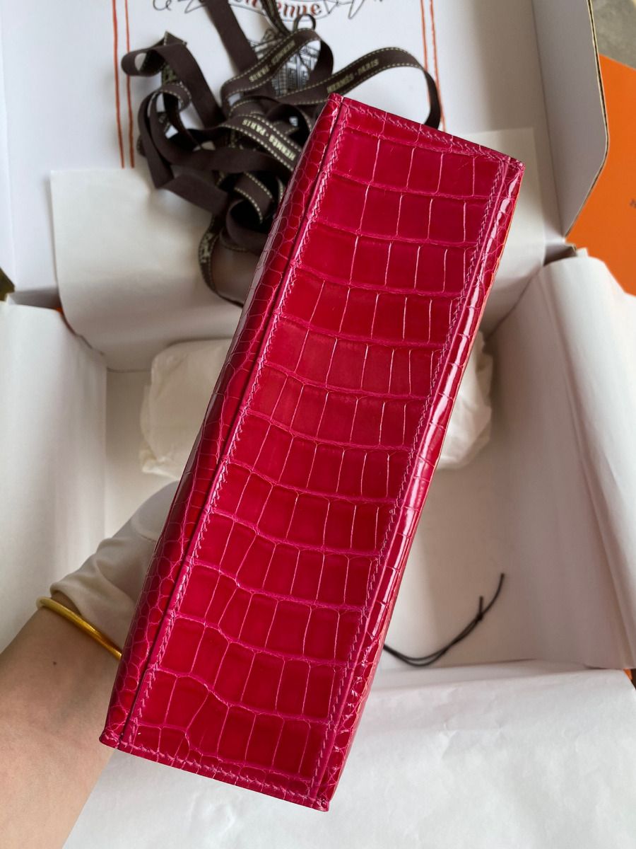 Hermes Kelly Pochette Handmade Bag In Rose Extreme Shiny Alligator Leather - Image 4