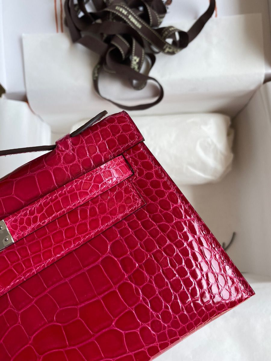 Hermes Kelly Pochette Handmade Bag In Rose Extreme Shiny Alligator Leather - Image 5