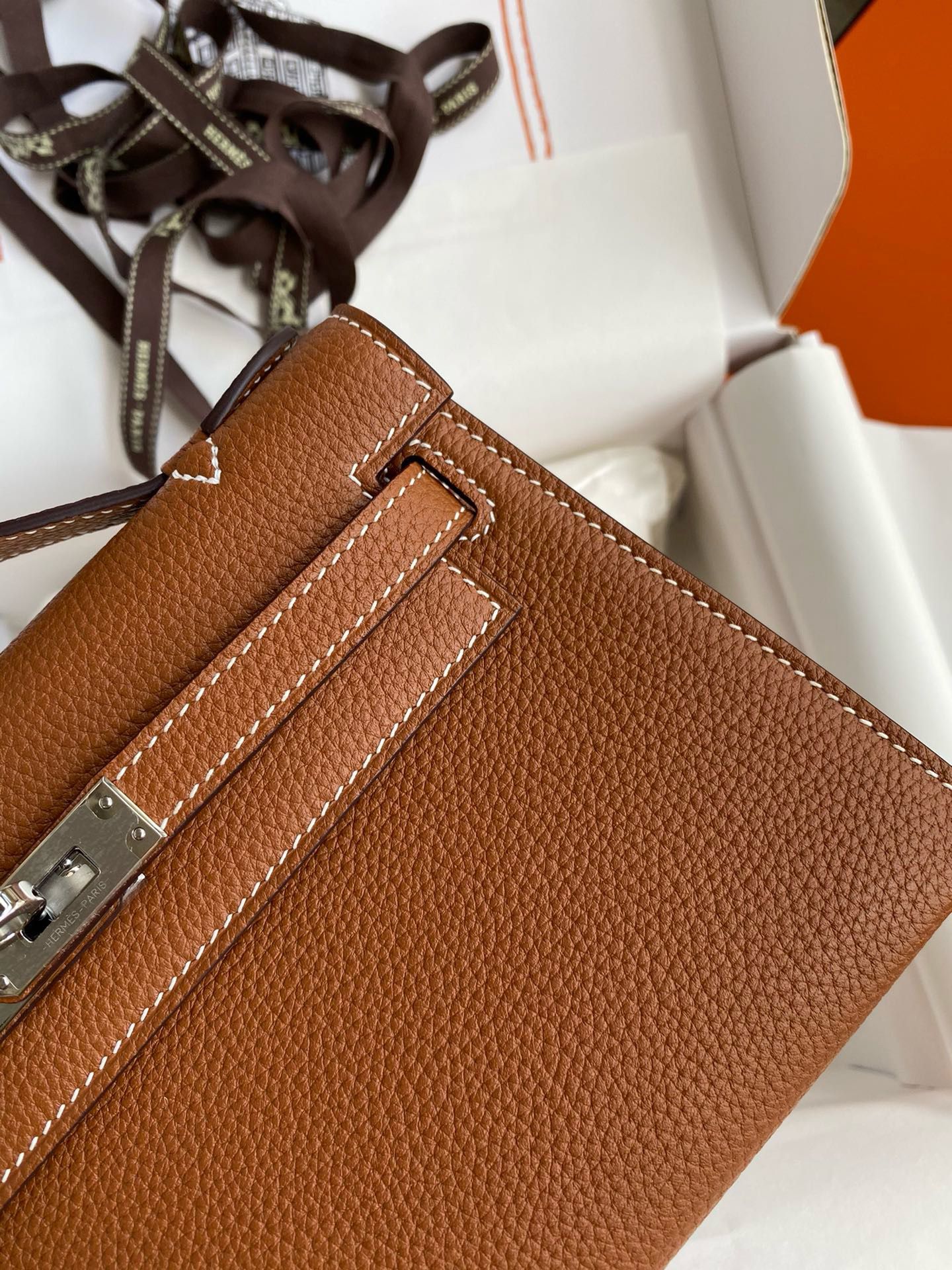 Hermes Kelly Pochette Handmade Bag in Gold Clemence Leather - Image 5