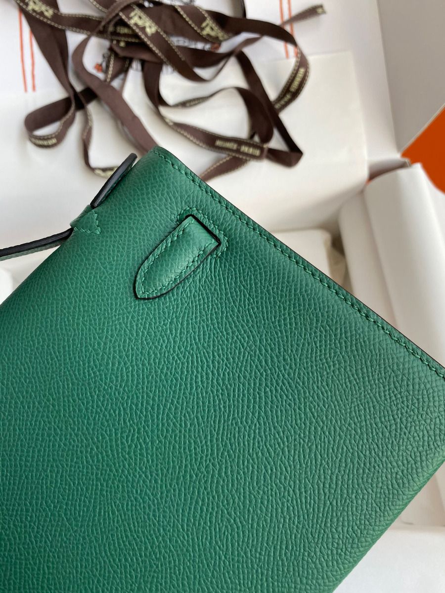 Hermes Kelly Pochette Handmade Bag In Malachite Epsom Calfskin - Image 6
