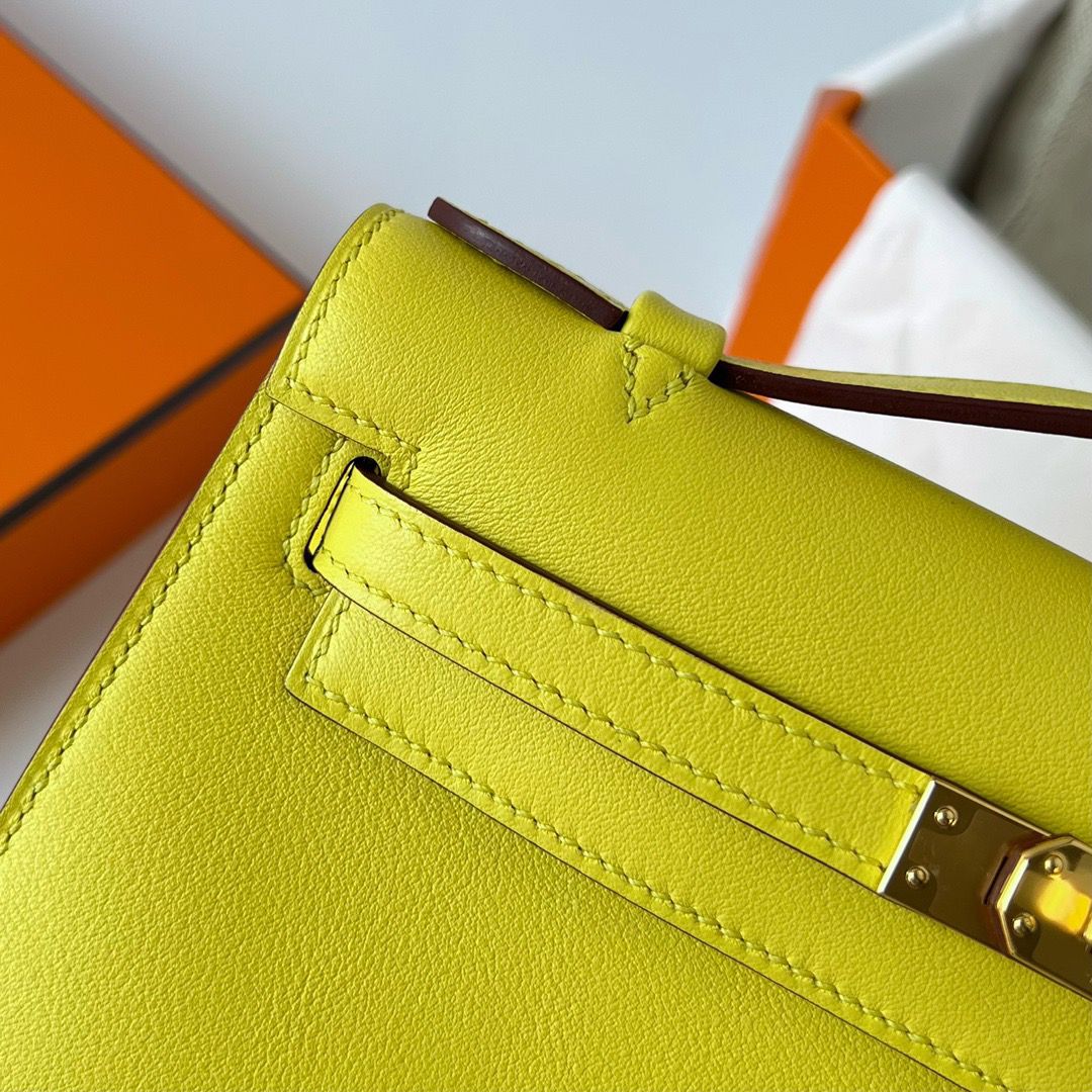 Hermes Kelly Pochette Handmade Bag In Lime Swift Calfskin - Image 4