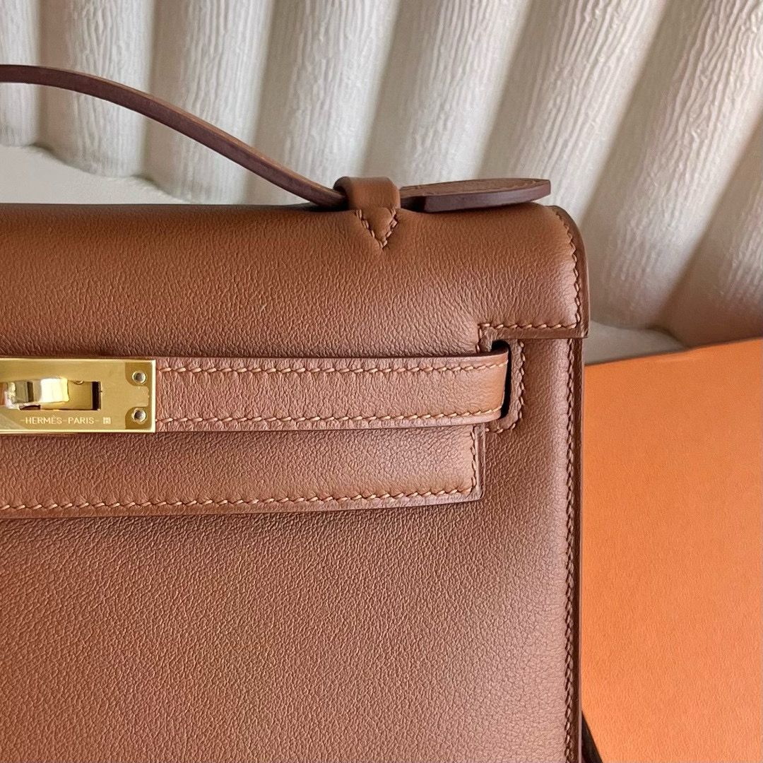 Hermes Kelly Pochette Verso Handmade Bag in Gold Swift Calfskin - Image 4