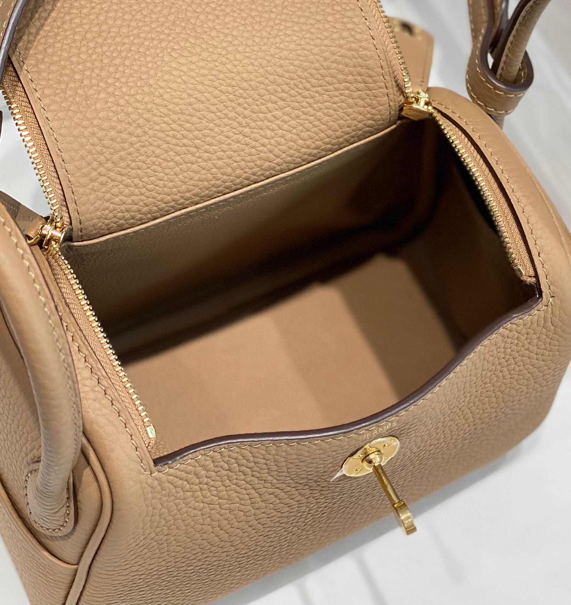 Hermes Lindy Mini Bag In Chai Clemence Leather GHW - Image 10