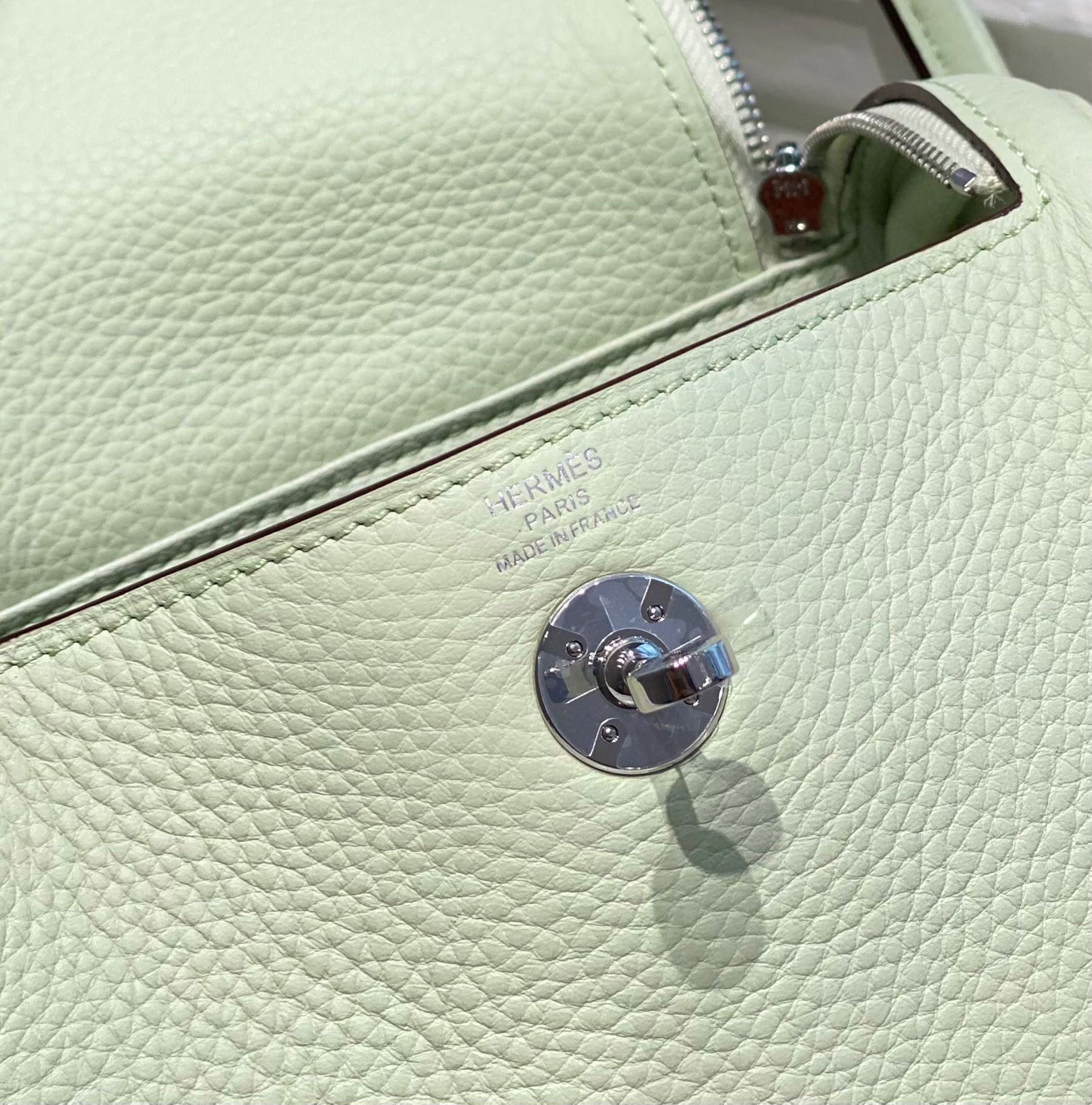 Hermes Lindy Mini Bag In Vert Fizz Clemence Leather PHW - Image 8