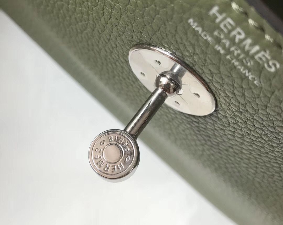 Hermes Lindy 26cm Bag In Canopee Clemence Leather PHW - Image 7