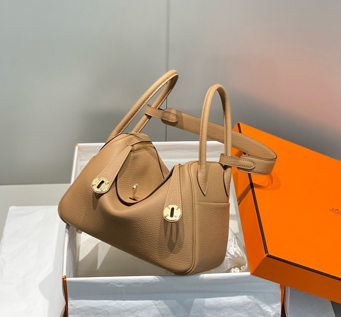 Hermes Lindy 26cm Bag In Chai Clemence Leather GHW - Image 4