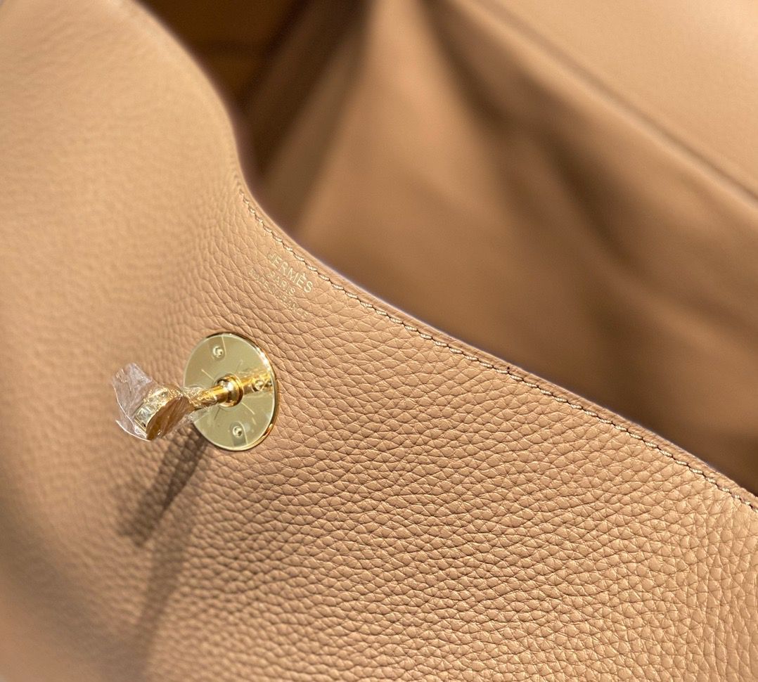 Hermes Lindy 26cm Bag In Chai Clemence Leather GHW - Image 9