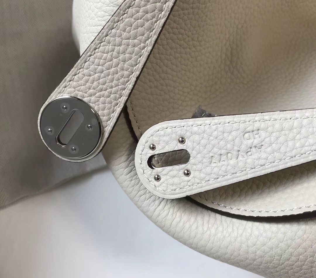 Hermes Lindy 26cm Bag In Beton Clemence Leather PHW - Image 5