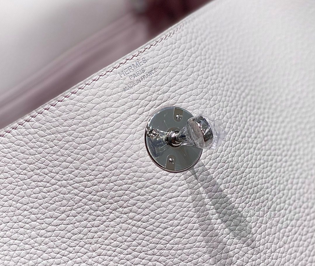 Hermes Lindy 26cm Bag in Mauve Pale Clemence Leather - Image 7