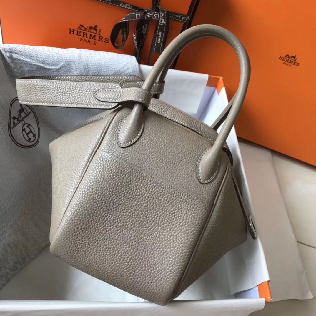 Hermes Lindy 26cm Bag In Gris Tourterelle Clemence Leather PHW - Image 4
