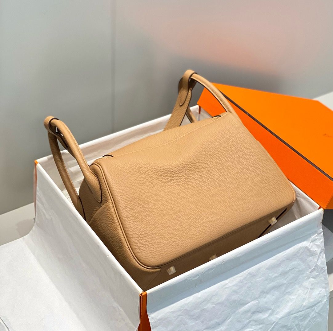 Hermes Lindy 30cm Bag In Chai Clemence Leather GHW - Image 3