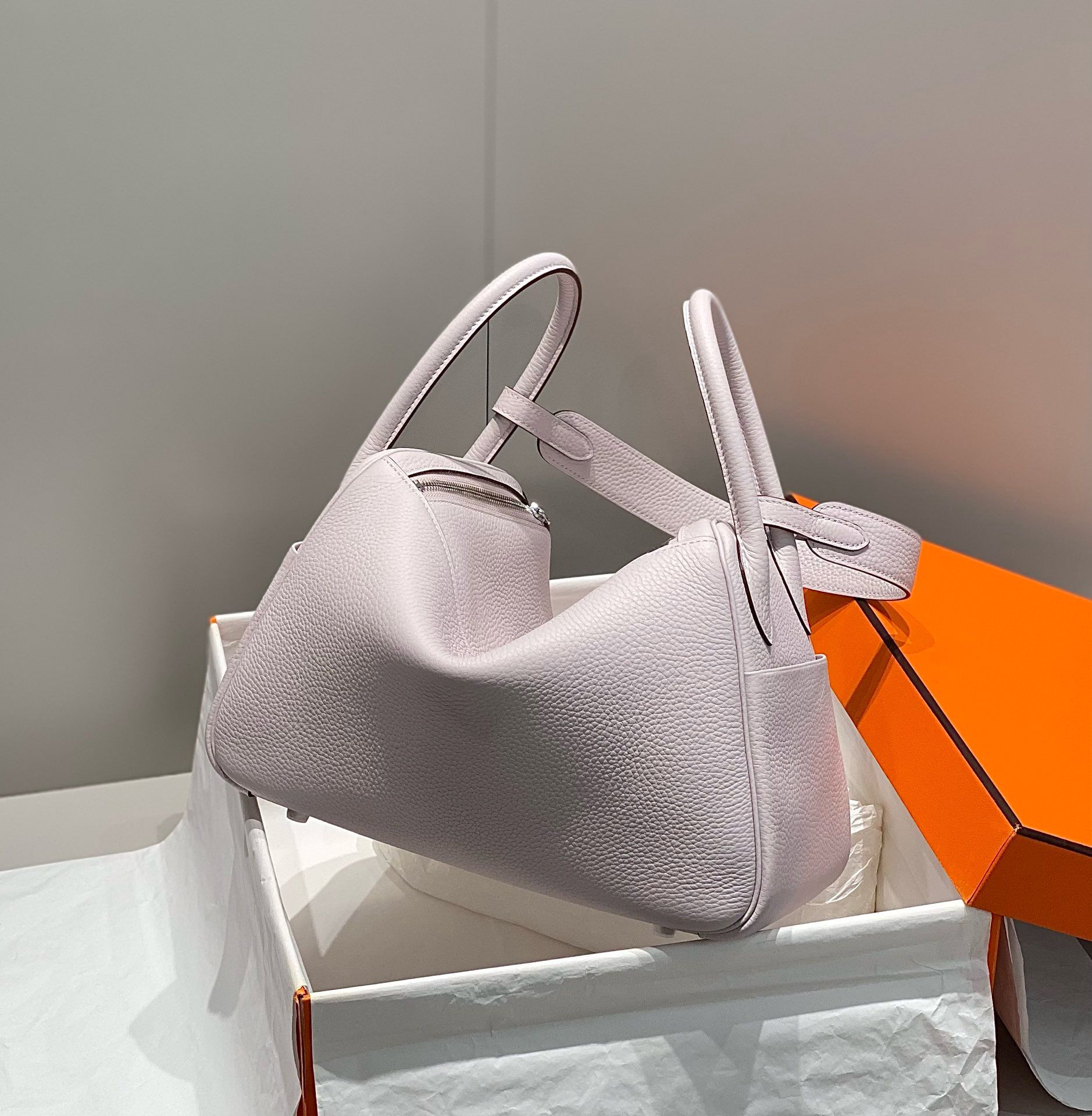 Hermes Lindy 30cm Bag In Mauve Pale Clemence Leather PHW - Image 5