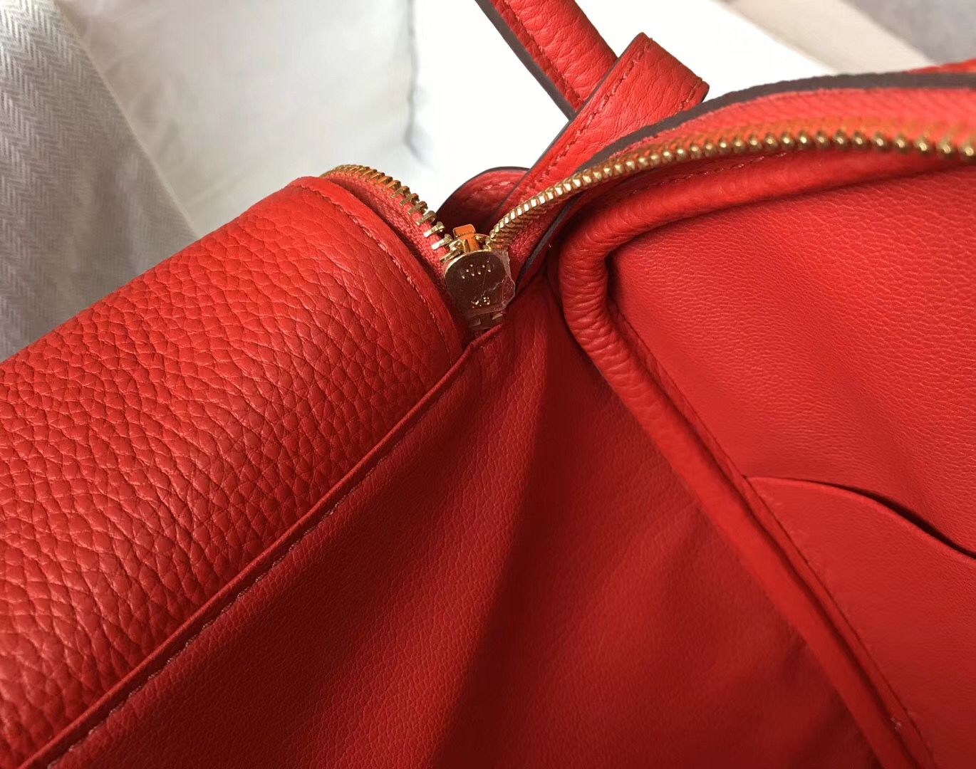 Hermes Lindy 30cm Bag In Red Clemence Leather GHW - Image 8