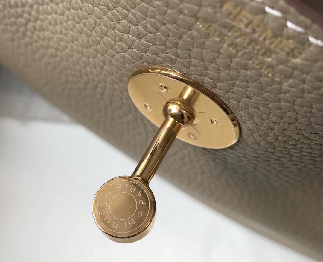 Hermes Lindy 30cm Bag In Gris Tourterelle Clemence Leather GHW - Image 7