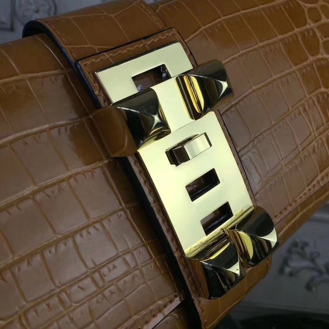 Hermes Medor Clutch Bag In Camarel Crocodile Leather - Image 4