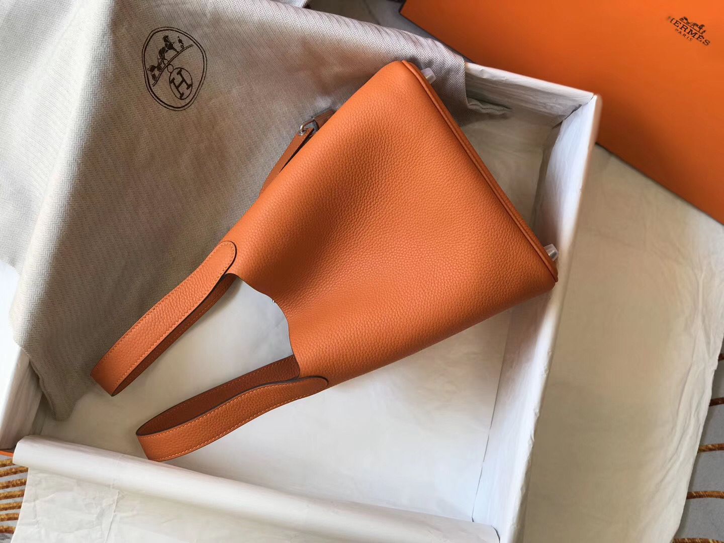 Hermes Picotin Lock 18 Bag In Orange Clemence Leather - Image 5