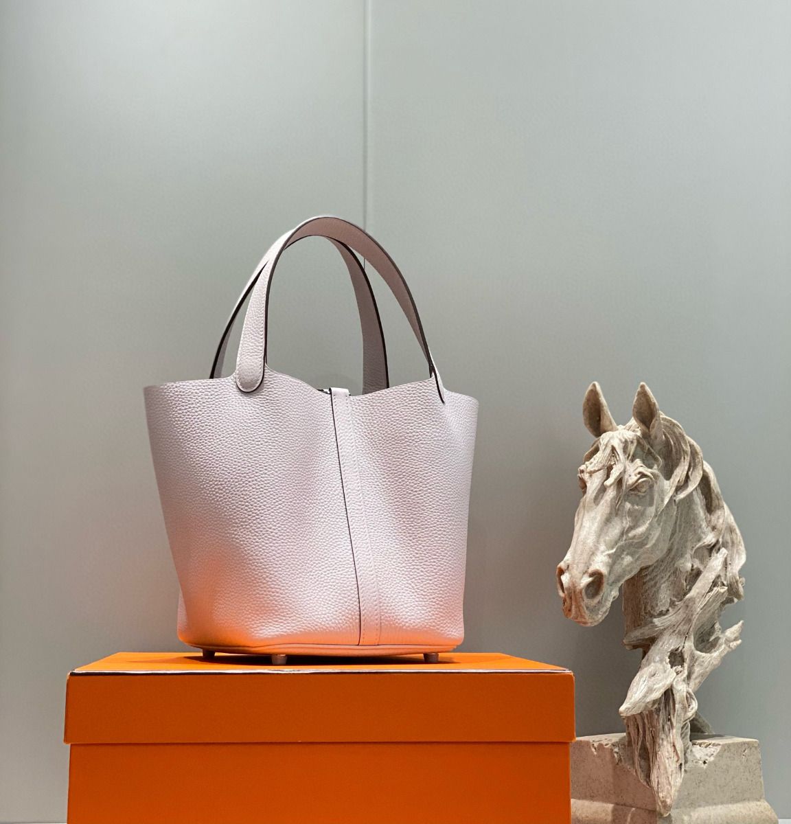 Hermes Picotin Lock 22 Bag In Mauve Pale Clemence Leather - Image 5