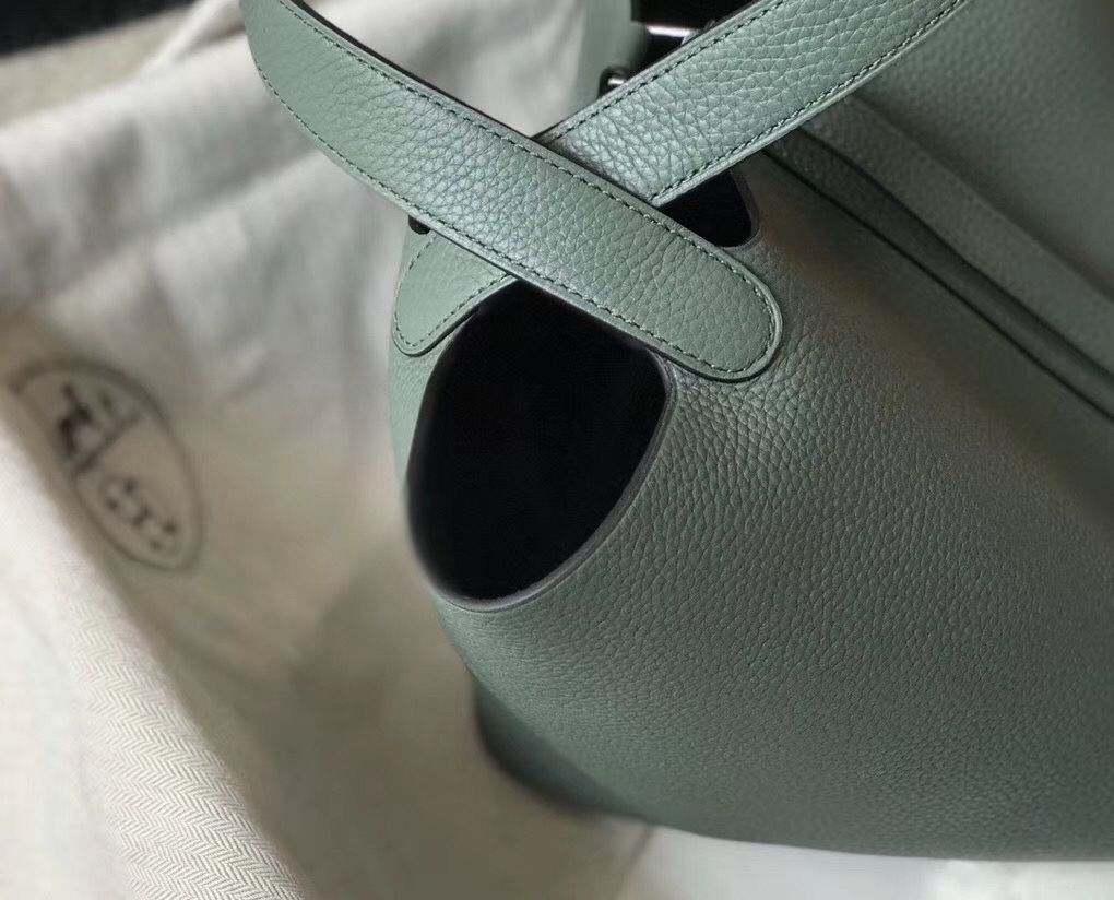 Hermes Picotin Lock 22 Bag In Vert Amande Clemence Leather - Image 5