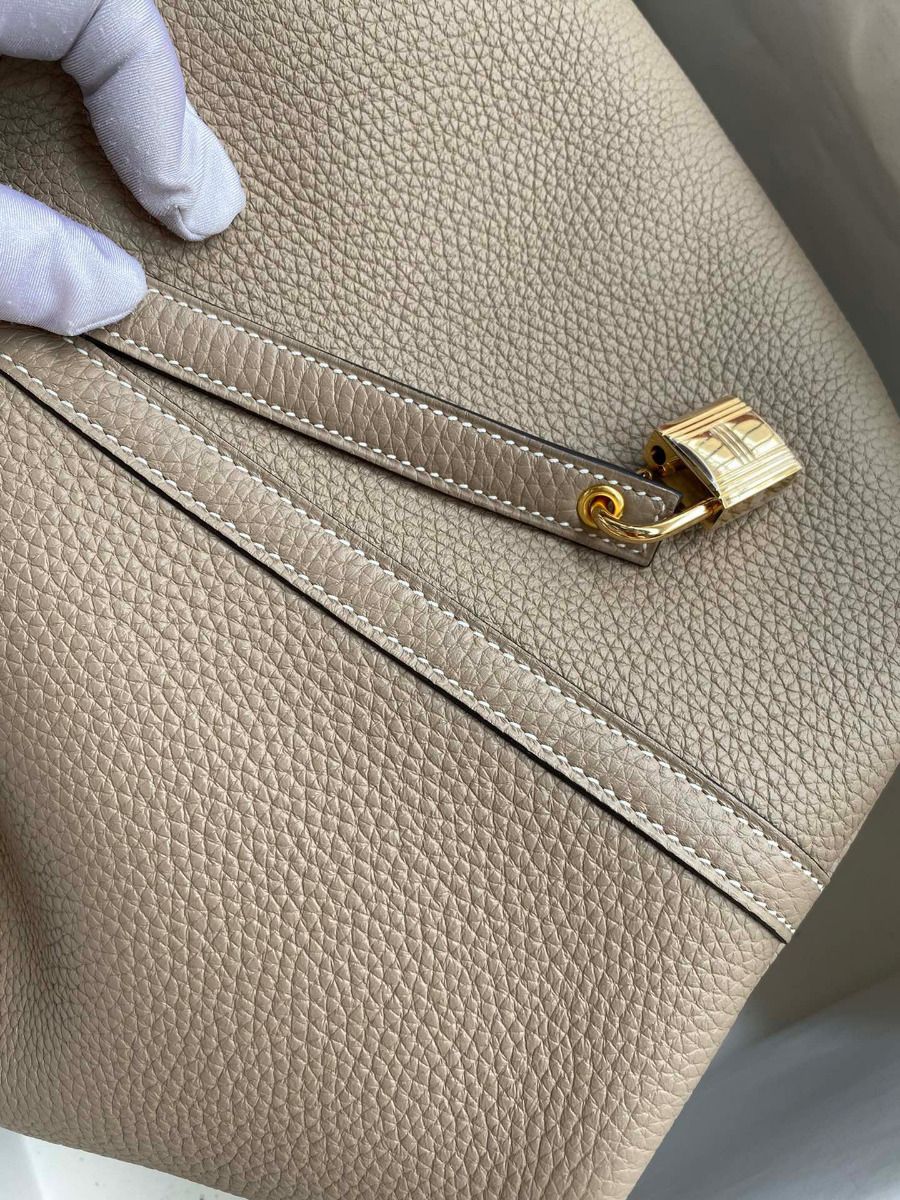 Hermes Picotin Lock 22 Handmade Bag in Tourterelle Clemence Leather - Image 4