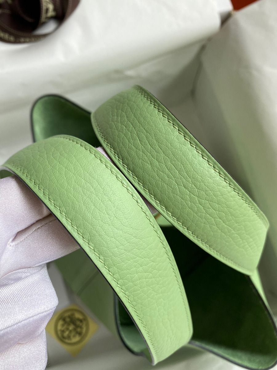 Hermes Picotin Lock 22 Handmade Bag in Vert Criquet Clemence Leather - Image 6