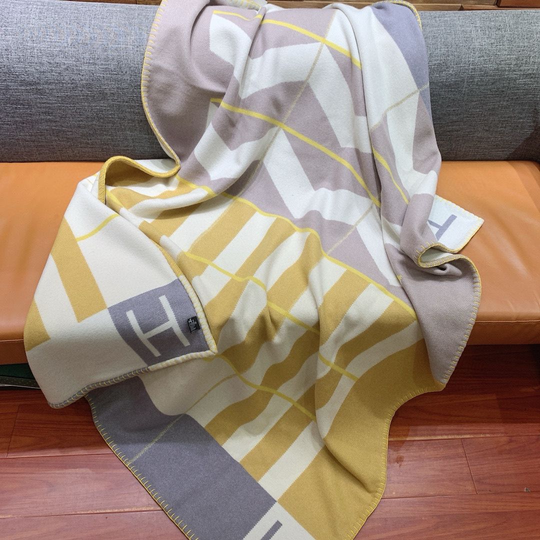 Hermes Avalon H Club Blanket in Taupe Cashmere - Image 10