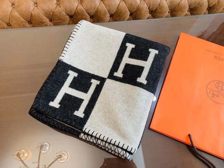 Hermes Black Avalon Throw Blanket - Image 3