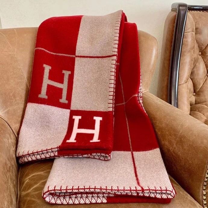 Hermes Red Avalon III Throw Blanket - Image 4