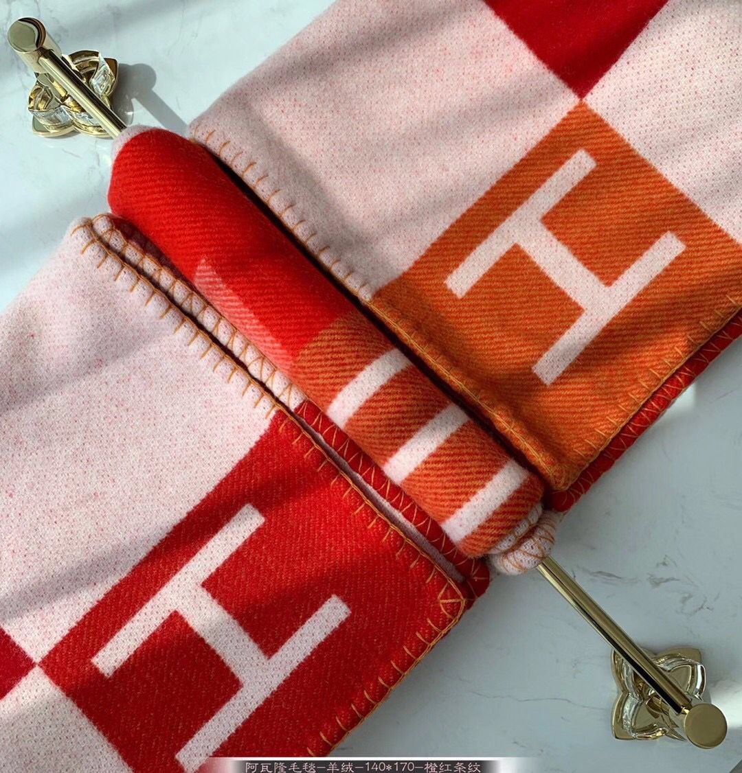 Hermes Geranium Avalon Vibration Throw Blanket - Image 6