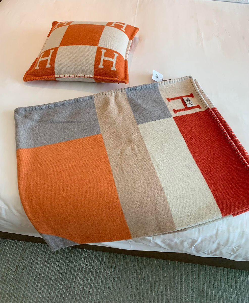 Hermes H Drapeau Blanket in Terracotta and Grey Cashmere - Image 7
