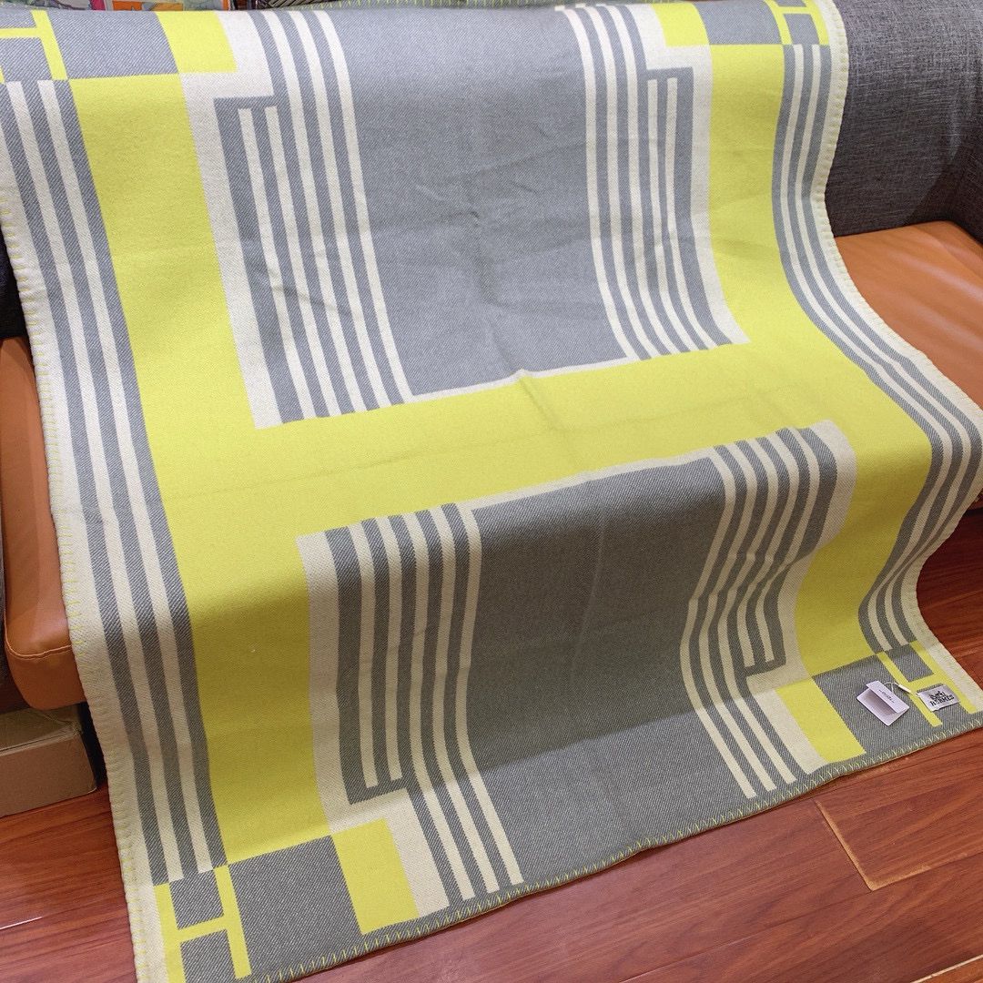 Hermes Ithaque Blanket in Tilleul Wool and Cashmere - Image 10